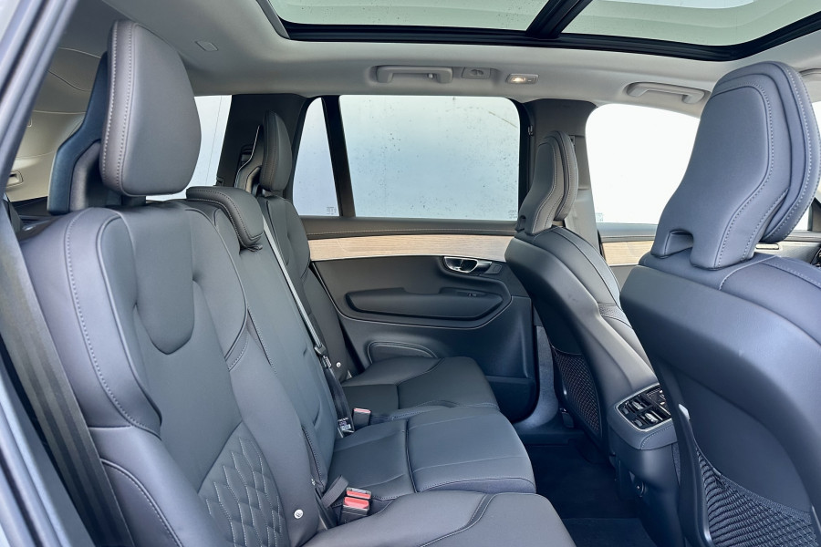 2025 Volvo XC90 L Series Ultra B5 Bright SUV Image 16