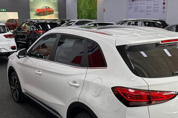2024 MY24.5 MG ZS ZS32 Essence Hybrid+ SUV Image 5