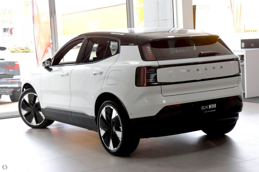 2025 Volvo EX30  Twin Motor Performance Ultra SUV Image 4