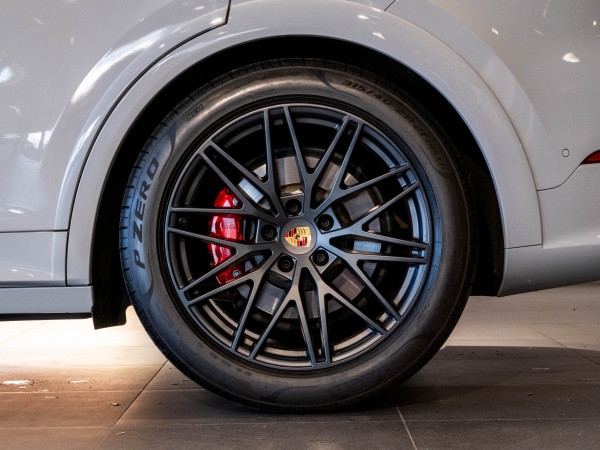 2024 Porsche Cayenne GTS SUV image 32