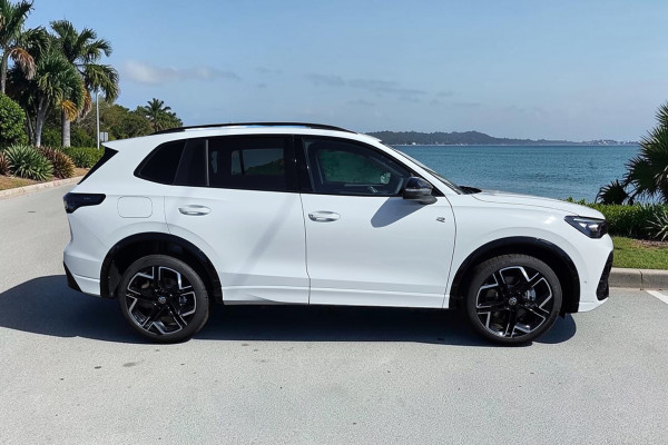2026 Volkswagen Tiguan CT 195TSI R-Line SUV Image 2