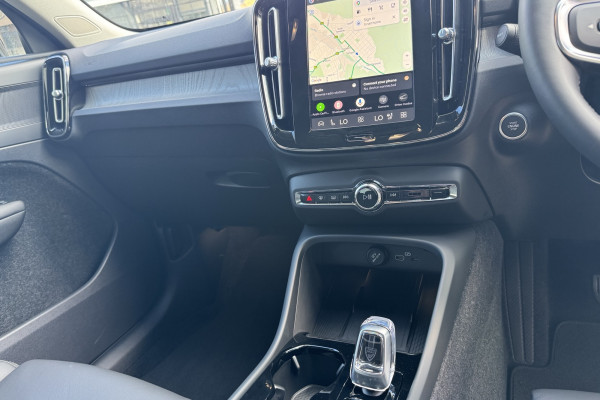 2026 Volvo XC40 XZ Ultra B4 Dark SUV Image 12