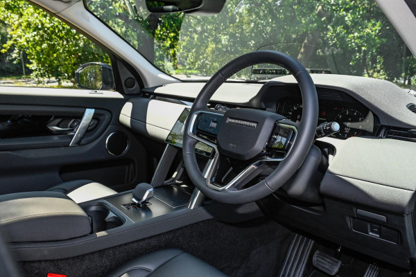 2025 MY25.5 Land Rover Discovery Sport L550 P200 S SUV image 15