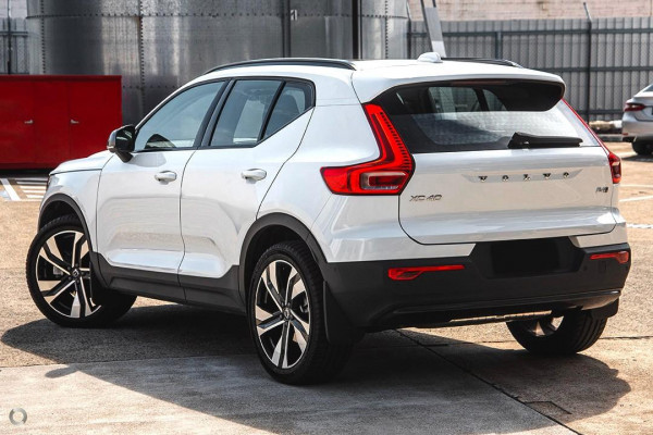 2026 Volvo XC40 XZ Ultra B4 Dark SUV Image 4