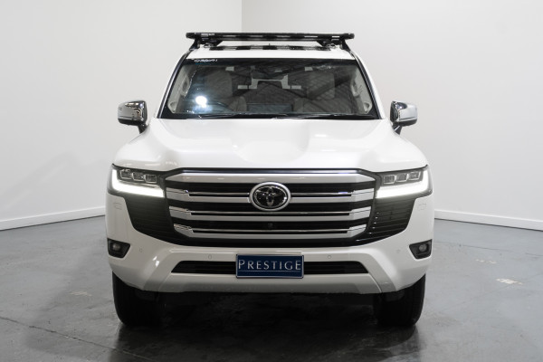 2023 Toyota LandCruiser Sahara SUV image 10