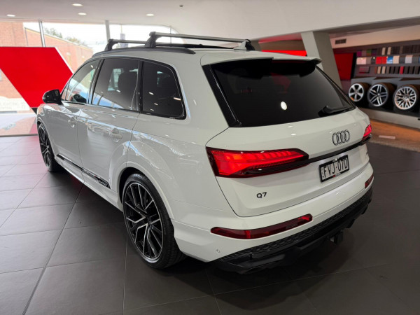 2025 Audi Q7 4M 55 TFSI S line SUV image 5