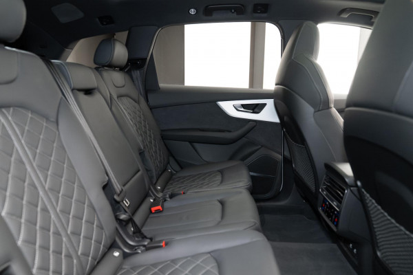 2025 Audi Q7 4M 50 TDI S line SUV image 10