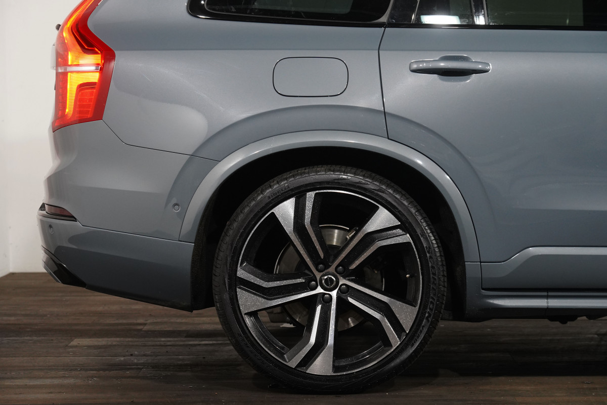 2022 Volvo XC90 Recharge Ultimate T8 Phev SUV Image 6