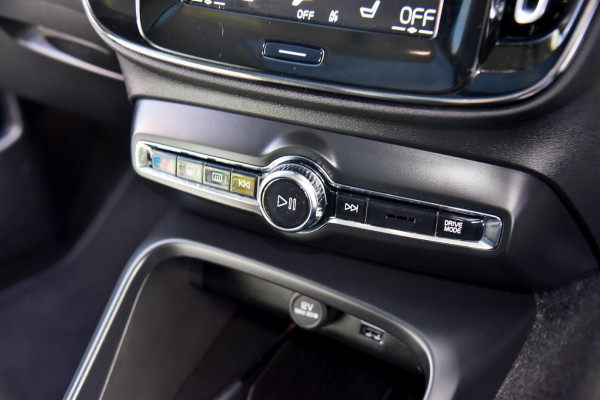 2021 Volvo XC40 XZ T4 Momentum SUV Image 19