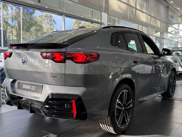 2024 BMW iX2 U10 eDrive20 M Sport SUV image 3