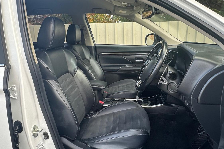 2021 Mitsubishi Outlander ZL LS SUV Image 10