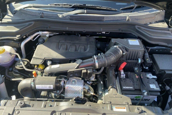 2025 Mahindra XUV3X0  AX5L SUV Image 16