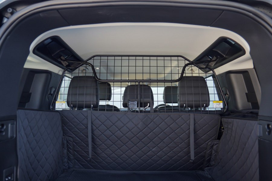 2020 Land Rover Defender L663 SE Wagon Image 46