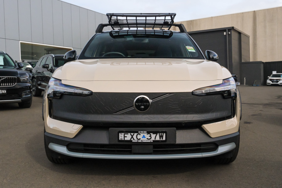 2026 Volvo EX30 Cross Country  Ultra Twin Motor Performance SUV Image 4