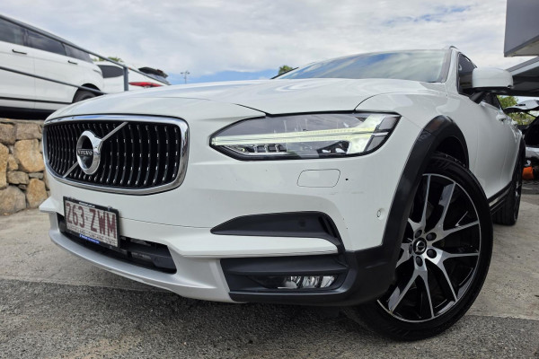 2019 Volvo V90 Cross Country P Series D5 Wagon Image 2