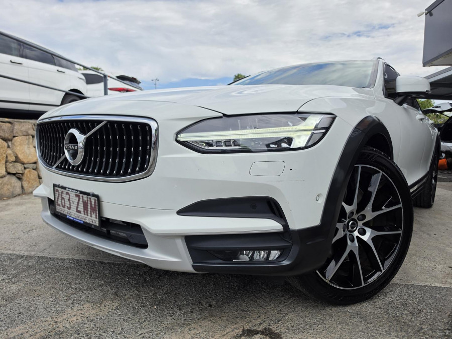 2019 Volvo V90 Cross Country P Series D5 Wagon Image 2