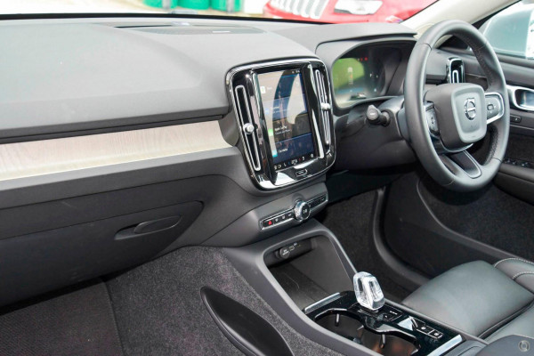 2025 MY26 Volvo XC40 XZ Ultra B4 Bright SUV Image 6