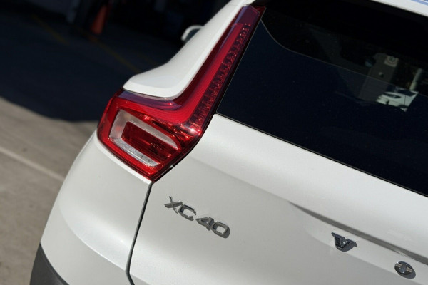 2025 Volvo XC40 XZ Plus B4 SUV Image 5