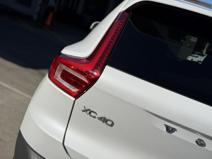 2025 Volvo XC40 XZ Plus B4 SUV Image 5