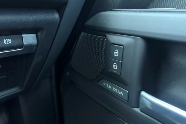 2025 MY26 Land Rover Defender L663 110 D350 X-Dynamic SE SUV Image 17