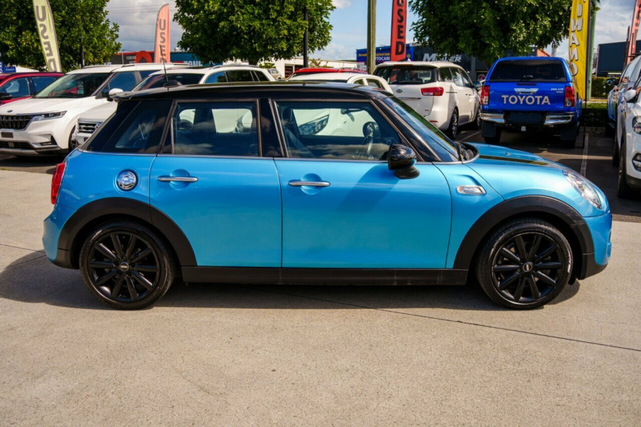 2016 MINI Cooper F55 Cooper S Hatch Image 4