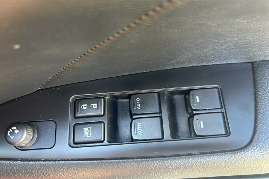 2012 Suzuki Kizashi FR MY11 Prestige Sedan Image 17