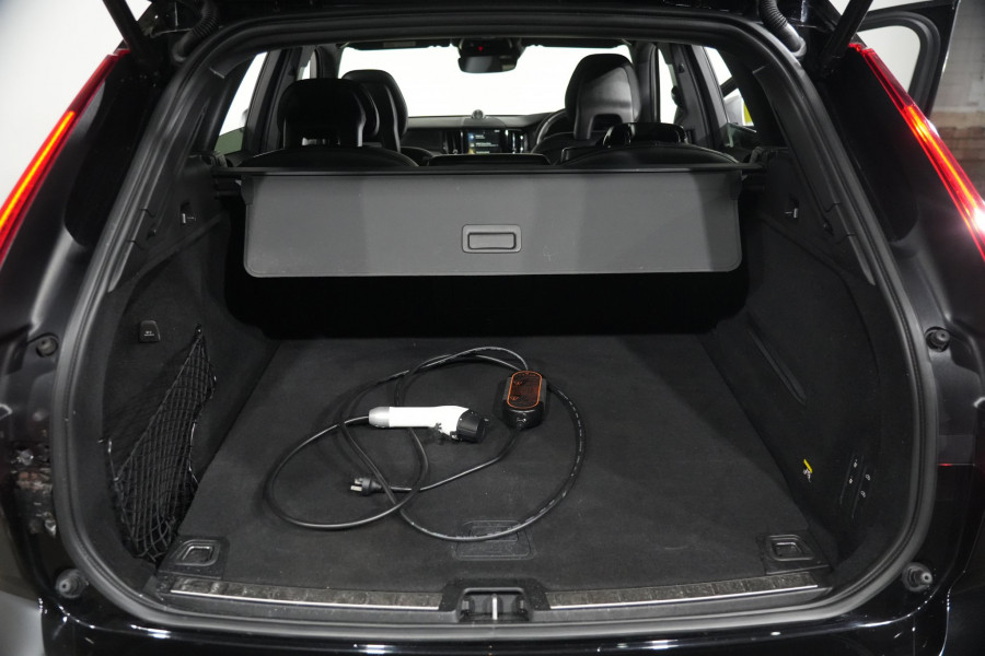 2018 Volvo XC60 UZ T8 R-Design SUV
