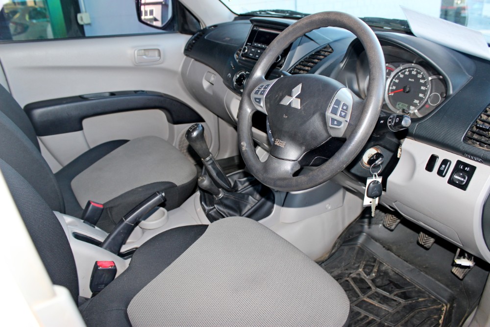 2014 MY15 Mitsubishi Triton MN  GLX Cab Chassis Image 10