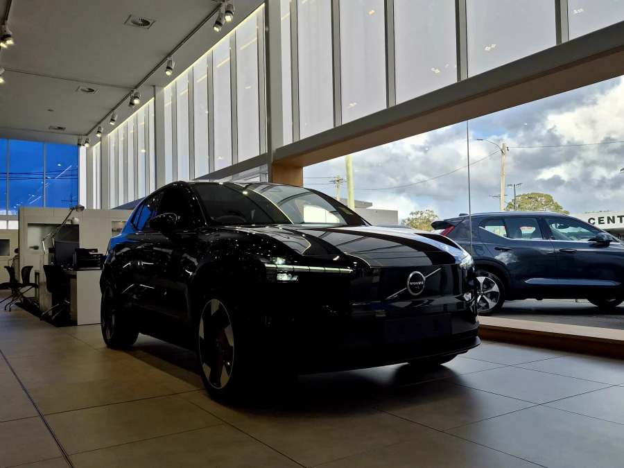 2026 Volvo EX30  Single Motor Extended Range Ultra SUV Image 1
