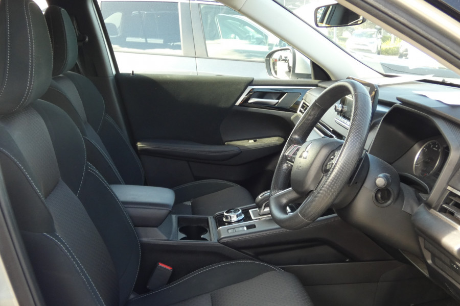 2022 MY22.5 Mitsubishi Outlander ZM MY22.5 ES 7 SEAT 2WD SUV Image 13