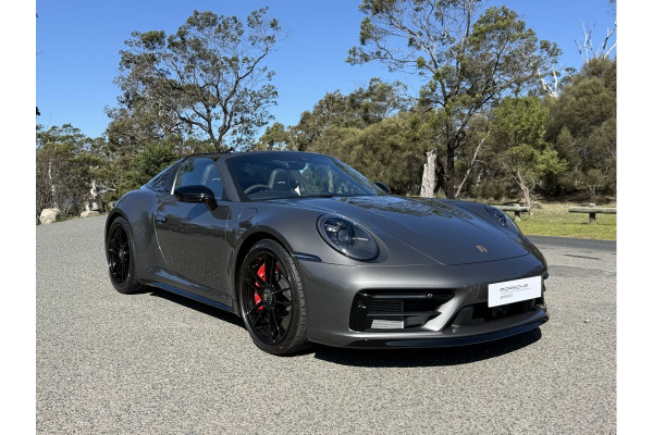 2022 Porsche 911 992 Targa 4 GTS Convertible Image 8
