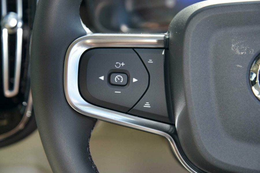 2024 MY25 Volvo XC40 XZ Ultra B4 Bright SUV Image 17