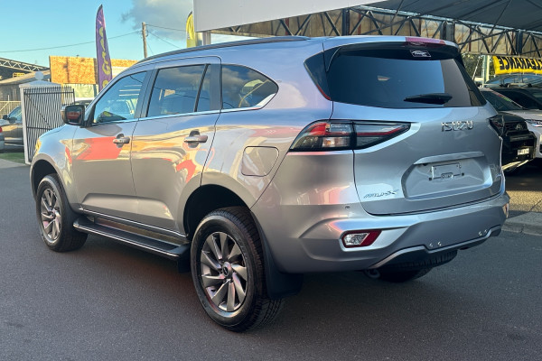 2023 MY24 Isuzu MU-X RJ LS-U SUV Image 5