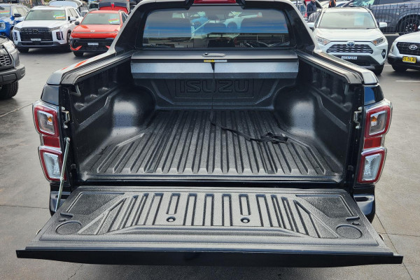 2021 Isuzu D-MAX RG X-TERRAIN Ute Image 9