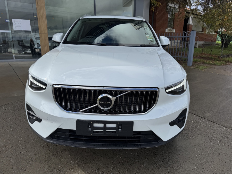 2026 Volvo XC40 XZ Ultra B4 Bright SUV Image 2