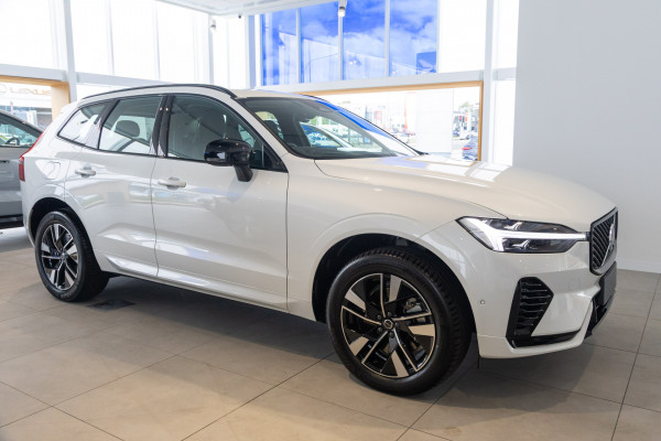 2026 Volvo XC60 UZ Plus T8 Plug-in Hybrid Dark SUV image 3