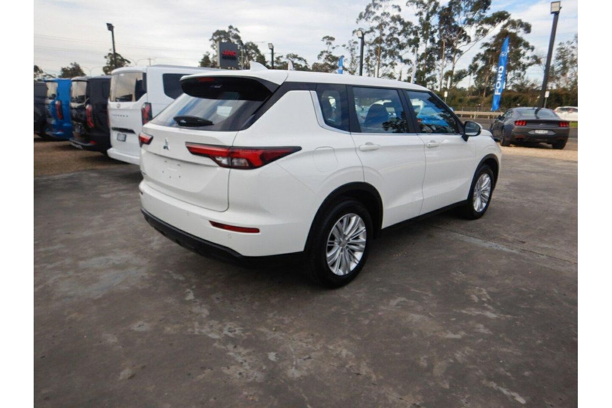 2024 Mitsubishi Outlander ZM ES SUV