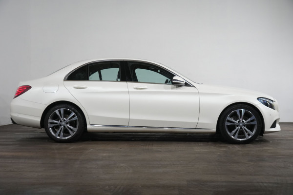 2016 Mercedes-Benz C-Class C200 Sedan Image 4