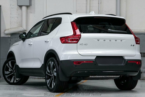 2026 Volvo XC40 XZ Ultra B4 Dark SUV Image 3