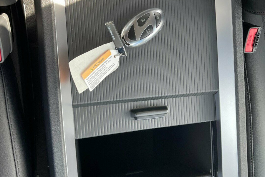 2024 MY25 Hyundai Staria US4.V3 Elite People Mover Image 17
