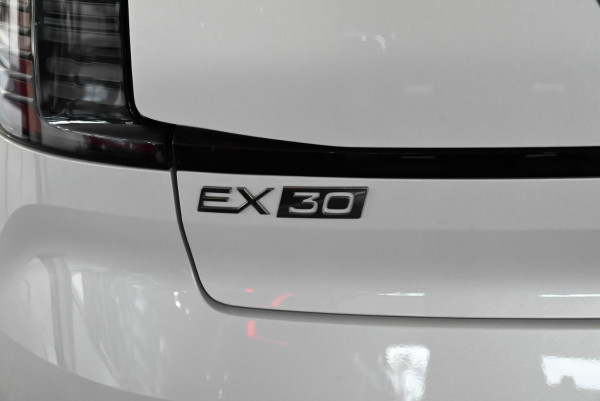 2025 Volvo EX30  Twin Motor Performance Ultra SUV image 9