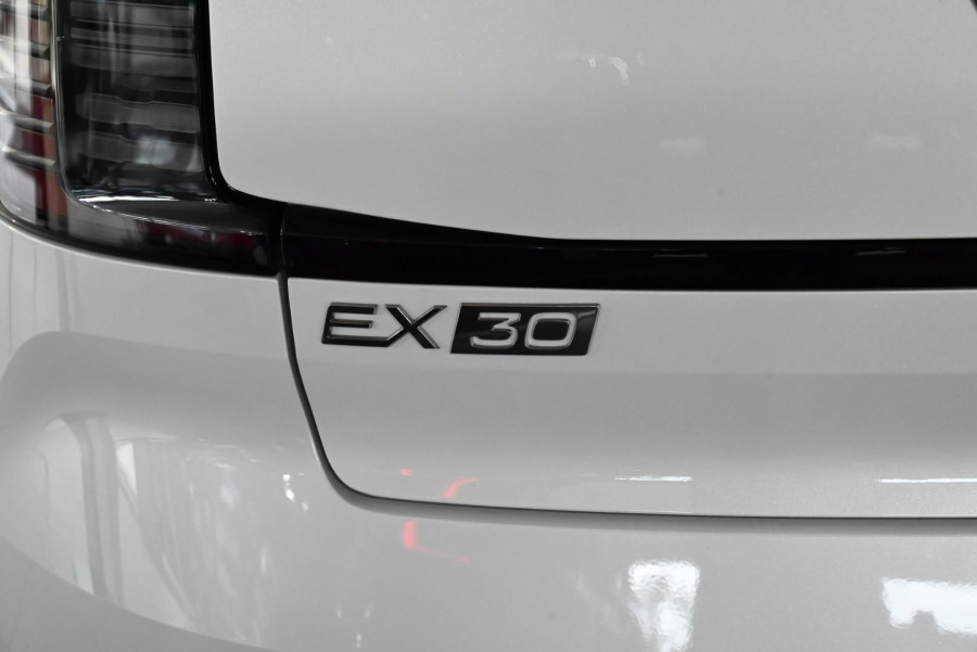 2025 Volvo EX30  Twin Motor Performance Ultra SUV Image 9