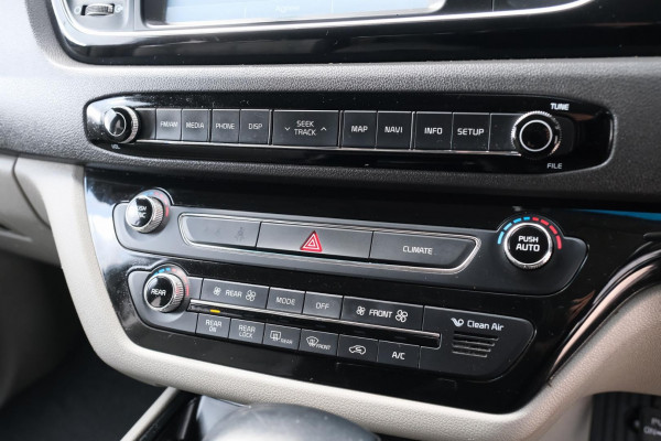 2017 MY18 Kia Carnival YP SLi Van Image 18