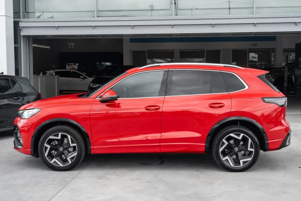 2025 Volkswagen Tiguan CT 150TSI R-Line SUV Image 3