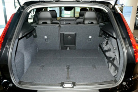 2018 MY19 Volvo XC40 T4 Momentum Suv