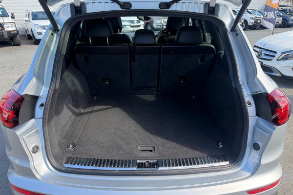 2016 MY17 Porsche Cayenne 92A Platinum Edition SUV Image 11