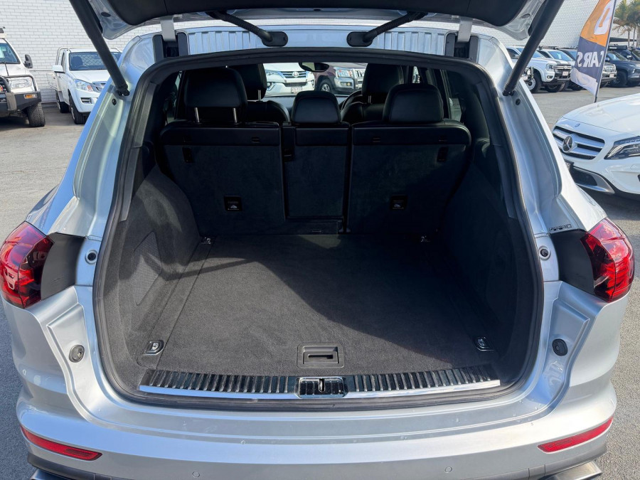 2016 MY17 Porsche Cayenne 92A Platinum Edition SUV Image 11
