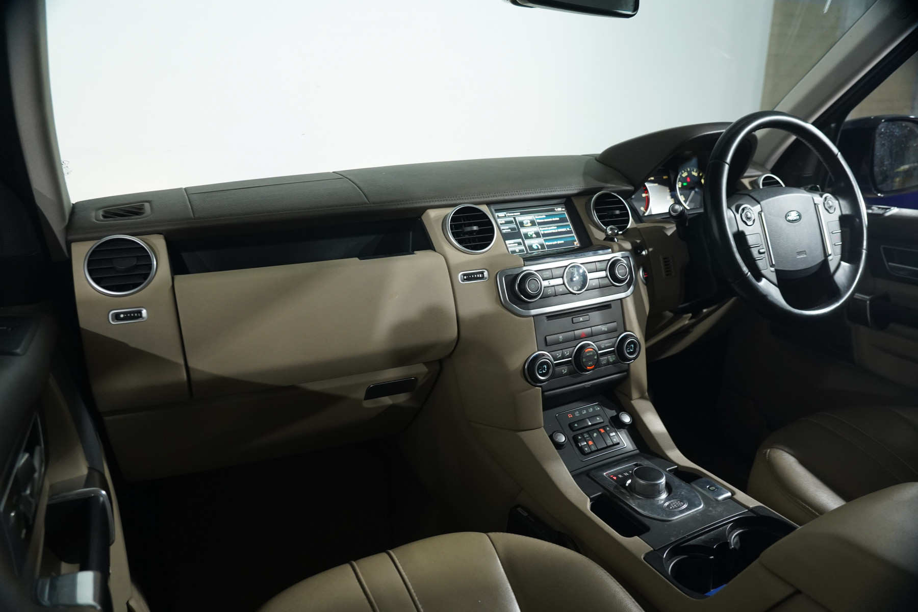 2015 Land Rover Discovery 3.0 Tdv6 SUV Image 12