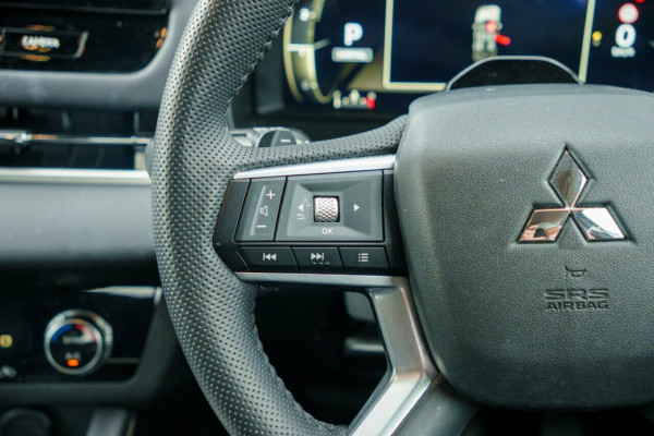 2025 Mitsubishi Outlander ZM LS SUV Image 11