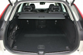 2018 MY19 Volvo XC60 UZ T5 Momentum Suv